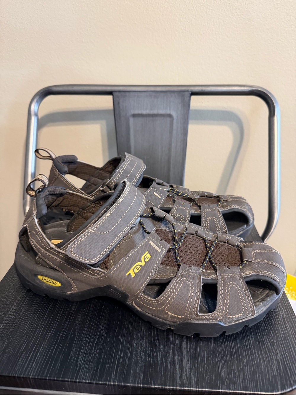 Teva Men’s 8 Brown Closed Toe Hiking Sport Sandals Shock Pad